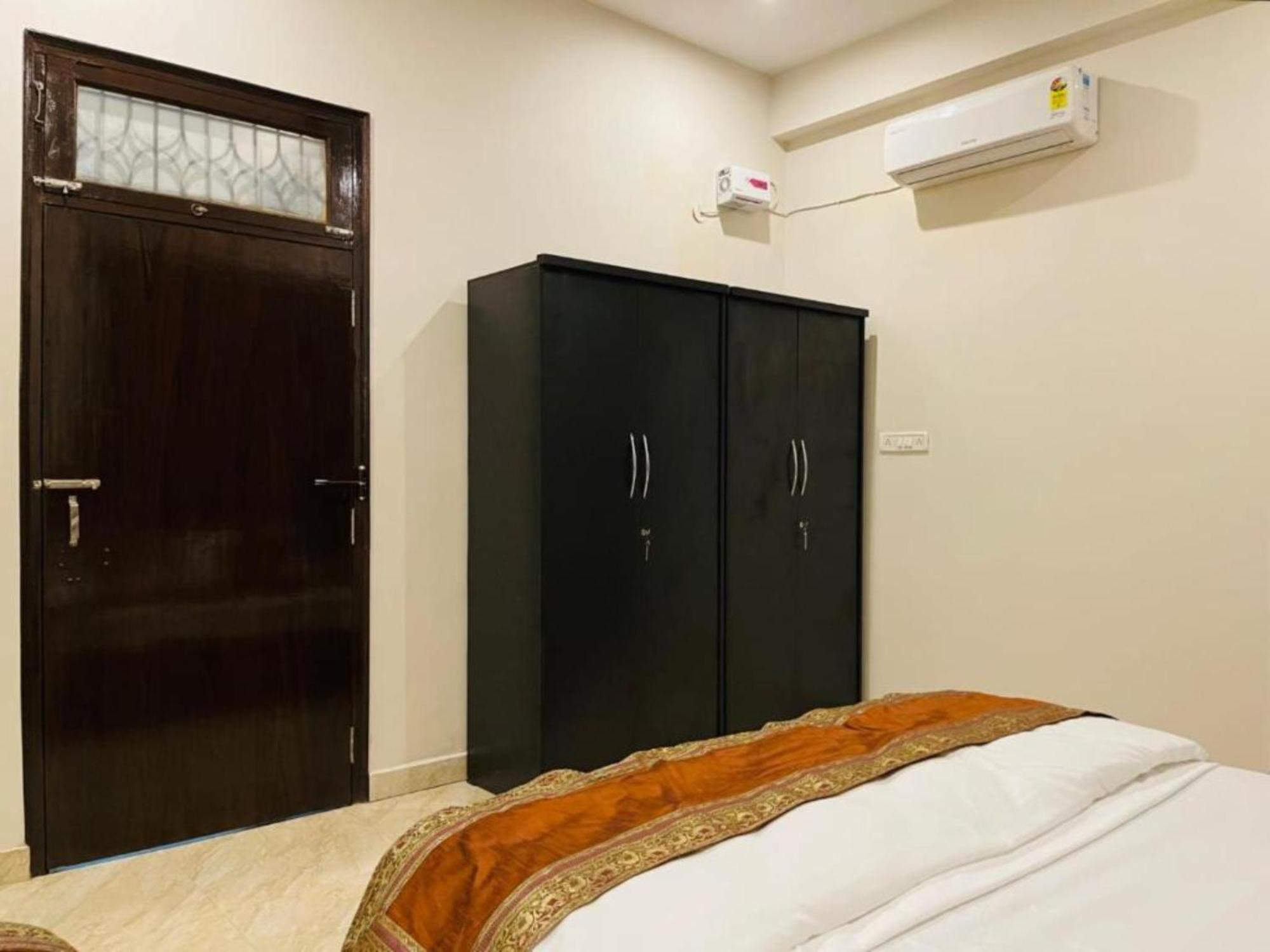 Hotel Goroomgo Banaras Near Ganga Ghat Varanasi